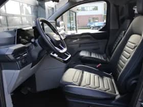 Ford Tourneo Custom 340 2.5 PHEV L2H1 Titanium X 232pk - ACC - Pano - B&O - Elek. schuifdeuren - 360 camera - Elek-Trekhaak - Prijs excl. BTW - Rijklaar thumbnail 2