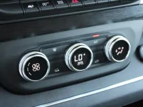 Renault Trafic 2.0 Blue dCi 170pk T29 L2H1 Extra DC - 2x Schuifdeur - Carplay - LED - Blind Spot - Navigatie - Camera - Trekhaak - Stoelverwarming - Rijklaar thumbnail 32