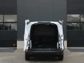 Ford E-Transit Courier Trend 44 kWh 136pk - Stoel/Stuurverwarming - Camera - Cruise - Carplay/Android - Rijklaar thumbnail 8