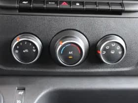 Renault Master T35 2.3 dCi 180pk L3H2 - Airco - Navigatie - Camera - Cruise - Parkeersensoren - 105l tank - Rijklaar thumbnail 17