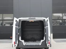 Kia PV5 L2H1 Essential 71.2 kWh 164pk - 416km WLTP - Stoel/Stuurverwarming - Keyless - V2L - Camera - ACC met stuurhulp - Rijklaar thumbnail 7