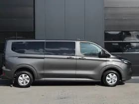 Ford Transit Custom 340 2.5 PHEV L2H1 Limited 232pk 9 Zits - Keyless - ACC - Blindspot - Camera - Carplay - Navi - Prijs excl. BTW - Rijklaar thumbnail 4