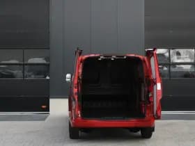 Ford Transit Custom 320 2.0 TDCI L2H1 Limited 170pk - 1+1 Stoelopstelling - 2x Schuifdeur - Adaptive Cruise - Verwarmd stuur - Blind spot - Navigatie - Camera - Draadloos laden - Rijklaar thumbnail 8