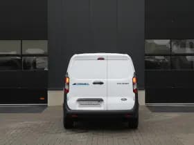 Ford E-Transit Courier thumbnail 7