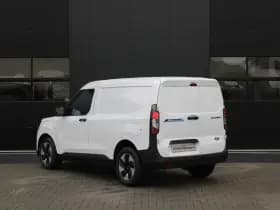 Ford E-Transit Courier thumbnail 9