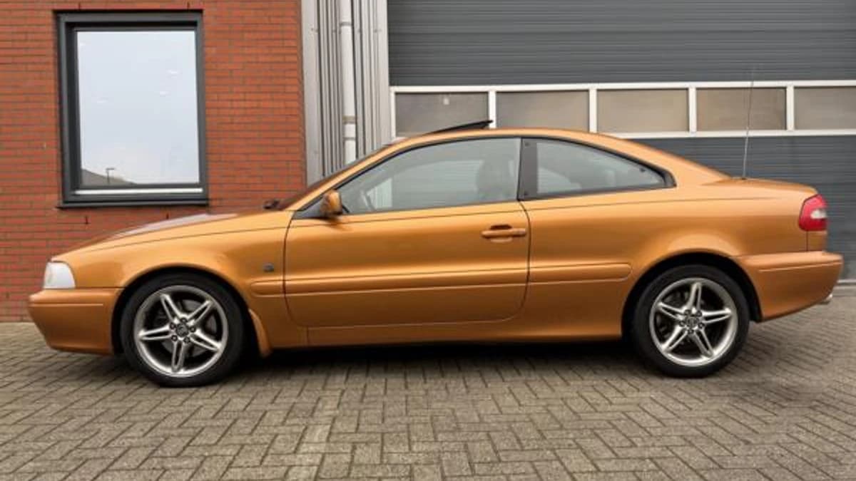 Volvo C70 — foto 1