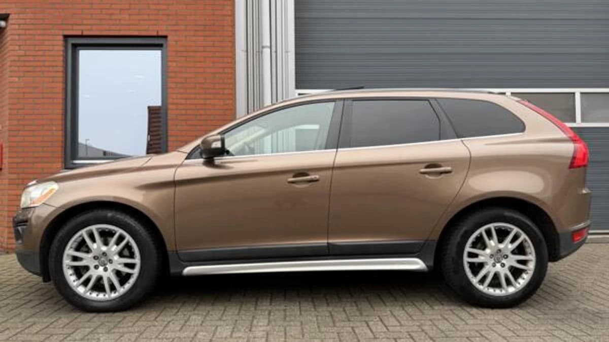 Volvo XC60 — foto 1