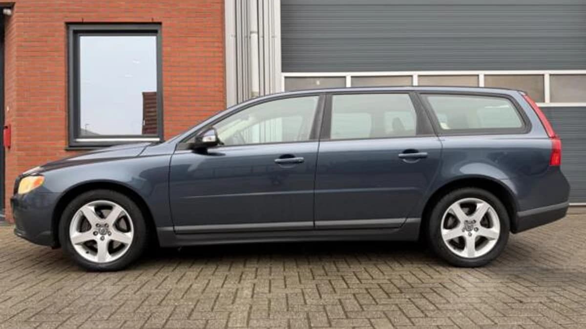 Volvo V70 — foto 1