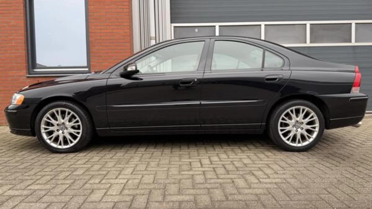 Volvo S60 — foto 1