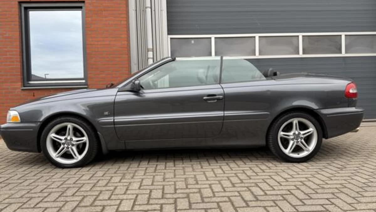 Volvo C70 — foto 1