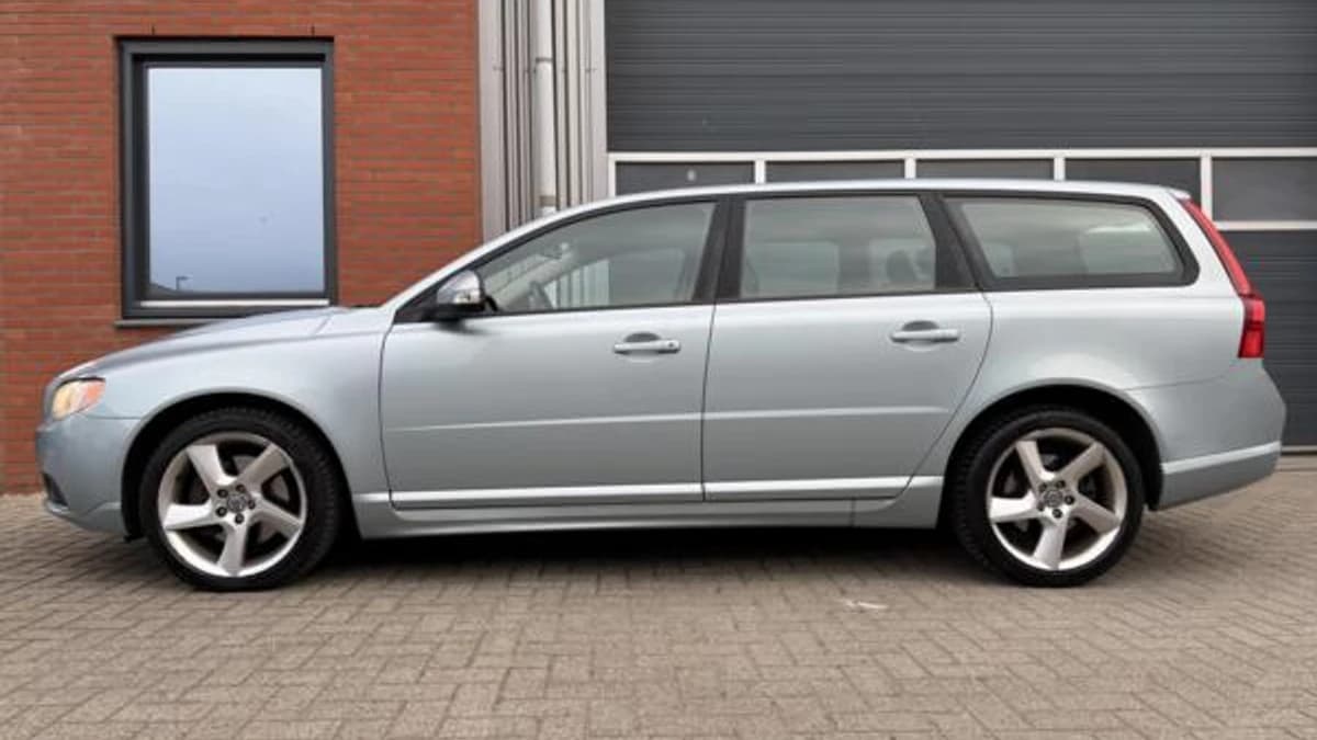Volvo V70 — foto 1