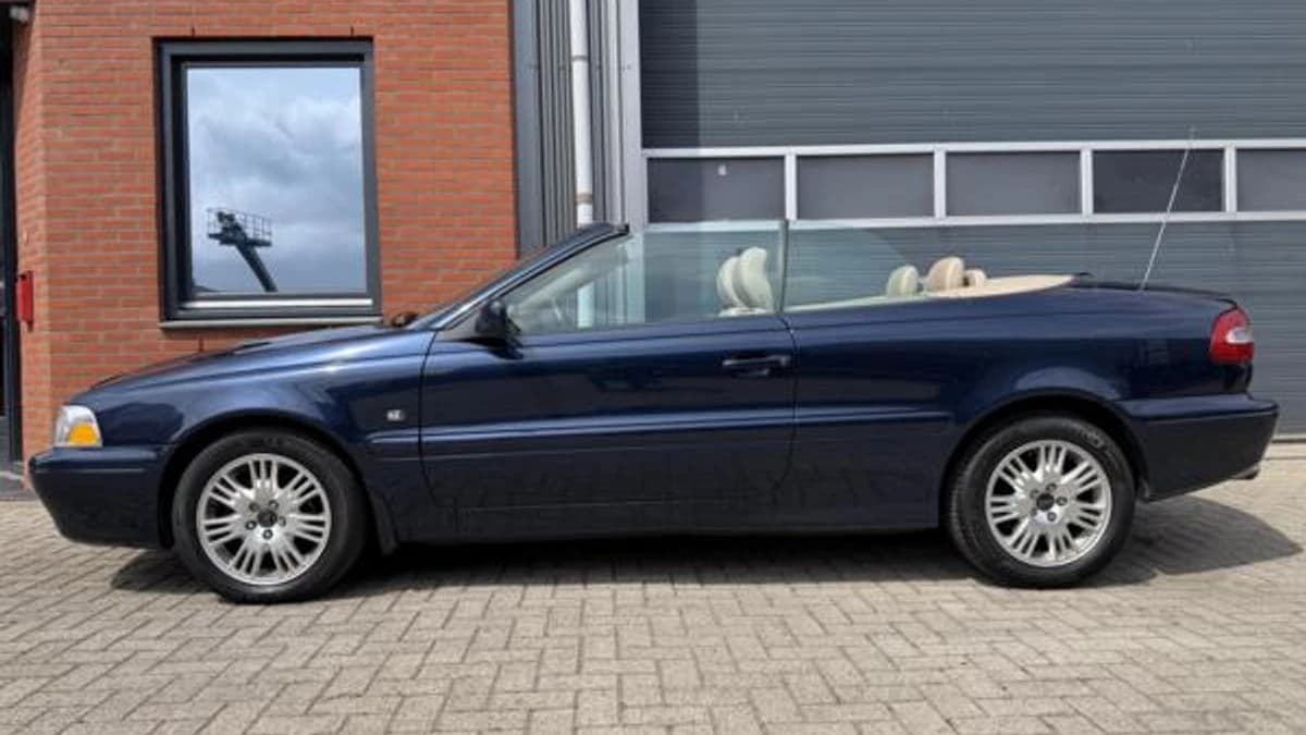 Volvo C70 — foto 1