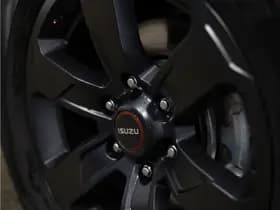 Isuzu D-max EV EXTENDED CAB 4WD LSX AT thumbnail 26