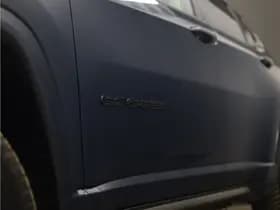 Jeep Compass 4xe 240 Plug-in Hybrid Electric S thumbnail 18