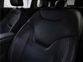 Jeep Compass 4xe 240 Plug-in Hybrid Electric S thumbnail 38