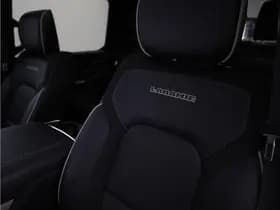 Dodge Ram 1500 2025 3.0L HURRICANE LARAMIE Night thumbnail 48