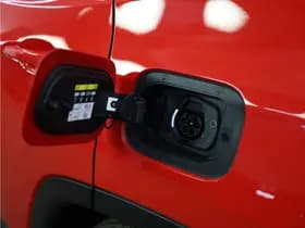 Jeep Compass 4xe 190 Plug-in Hybrid Electric Limited thumbnail 6
