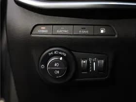 Jeep Compass 4xe 190 Plug-in Hybrid Electric Limited thumbnail 25