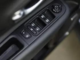 Jeep Renegade 4xe 240 Plug-in Hybrid Electric S thumbnail 9