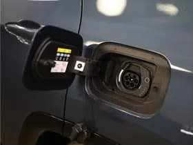 Jeep Compass 4xe 240 Plug-in Hybrid Electric S thumbnail 9