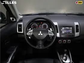 Mitsubishi Outlander thumbnail 2