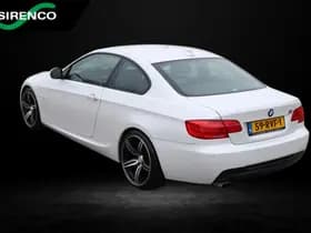 BMW 320i thumbnail 38