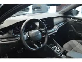 Škoda Octavia Combi 2.0 TDI Sportline navi camera led trekhaak 150 pk !! thumbnail 16