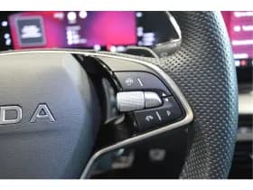 Škoda Octavia Combi 2.0 TDI Sportline navi camera led trekhaak 150 pk !! thumbnail 17