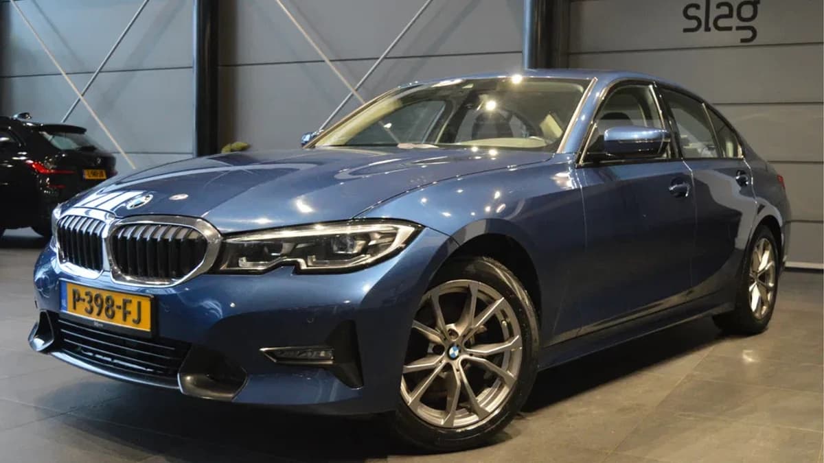 BMW 3 Serie 318i Edition navi clima cruise led pdc trekhaak 157 pk !! — foto 1