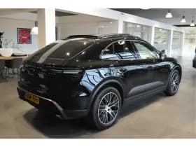 Porsche Macan 4 100 kWh navi pano cruise camera sport chrono 20 inch !! thumbnail 4
