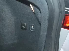 Volvo V60 2.0 T6 Plug-in hybrid AWD Plus Dark leer trekhaak !! thumbnail 9