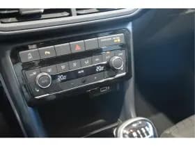 Volkswagen T-Cross 1.0 TSI Life navi clima cruise pdc trekhaak 17 inch !! thumbnail 21