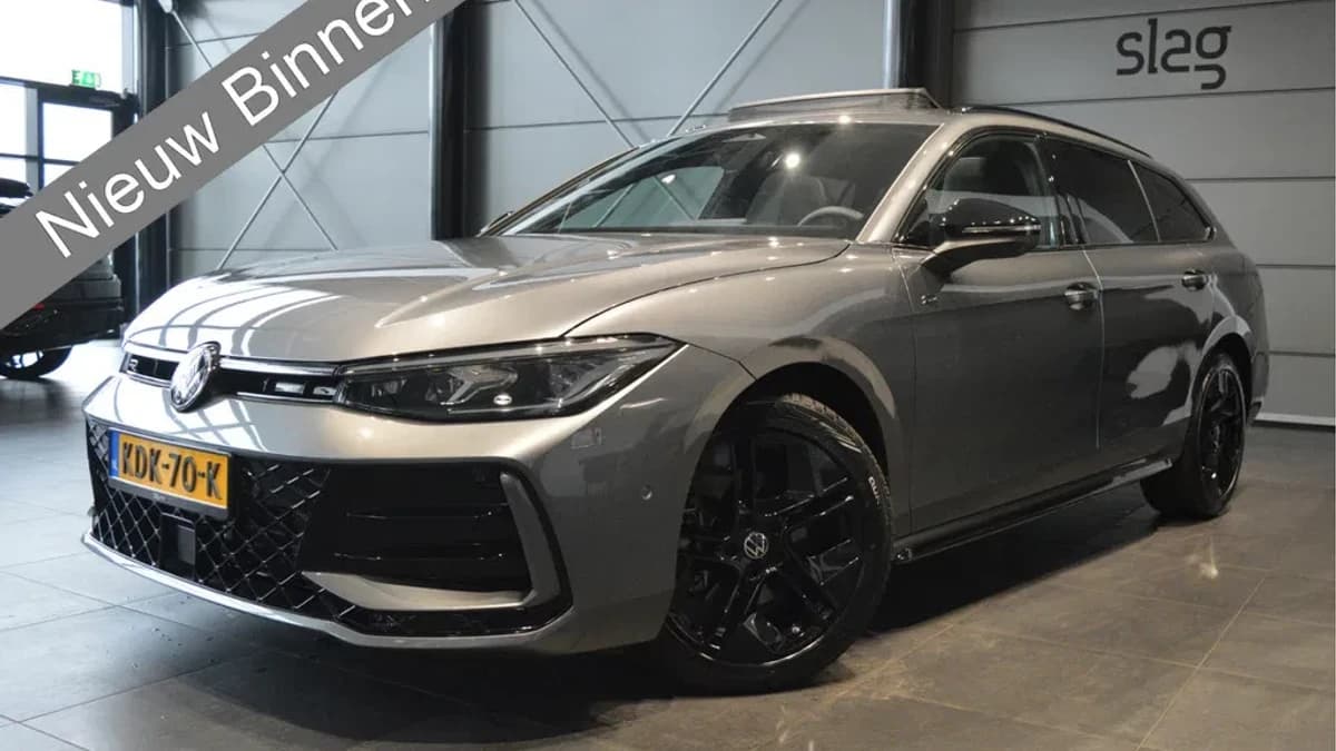 Volkswagen Passat Variant 2.0 TDI 3X R-LINE head up pano trekhaak 18 inch 150 pk !! — foto 1