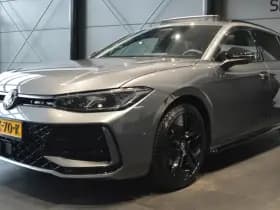 Volkswagen Passat Variant 2.0 TDI 3X R-LINE head up pano trekhaak 18 inch 150 pk !! thumbnail 2