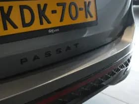 Volkswagen Passat Variant 2.0 TDI 3X R-LINE head up pano trekhaak 18 inch 150 pk !! thumbnail 7