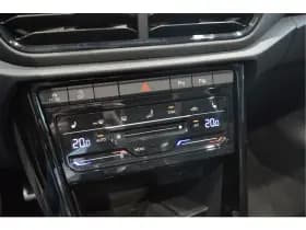 Volkswagen T-Roc Cabrio 1.5 TSI 3X R-LINE Black Style leer trekhaak 19 inch 150 pk !! thumbnail 21