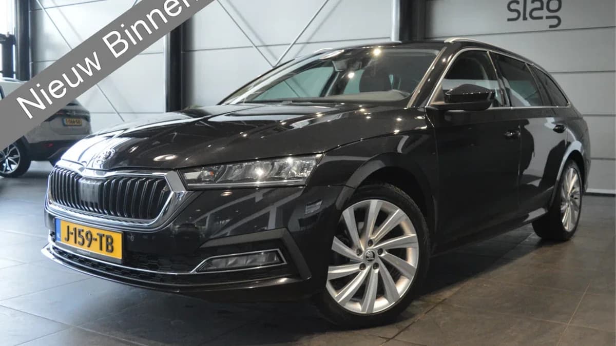 Škoda Octavia Combi 2.0 TDI Style navi keyless camera trekhaak 18 inch !! — foto 1