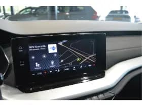 Škoda Octavia Combi 2.0 TDI Style navi keyless camera trekhaak 18 inch !! thumbnail 17