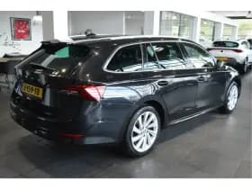 Škoda Octavia Combi 2.0 TDI Style navi keyless camera trekhaak 18 inch !! thumbnail 4