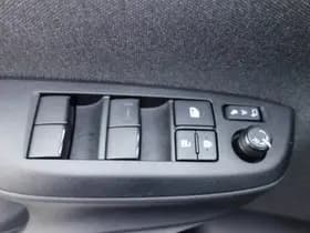Mazda 2 thumbnail 36
