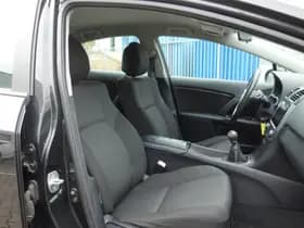 Toyota Avensis thumbnail 9
