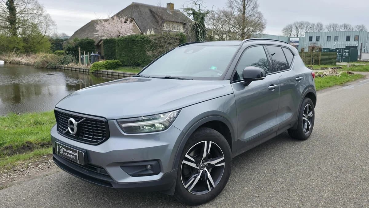 Volvo XC40 — foto 1