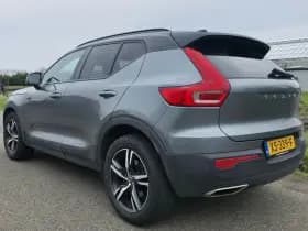 Volvo XC40 thumbnail 2