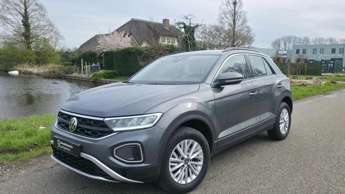 Volkswagen T-Roc — foto 1