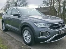 Volkswagen T-Roc thumbnail 3