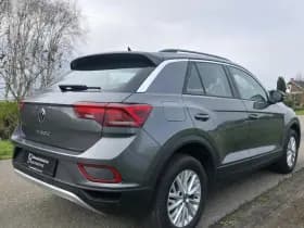 Volkswagen T-Roc thumbnail 4