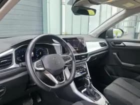 Volkswagen T-Roc thumbnail 6