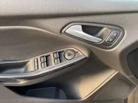 Ford FOCUS Wagon 1.5 TDCI Titanium Edition Leder | Navi | D.hoek | Trekhaak thumbnail 9