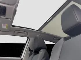 Toyota Yaris Cross 1.5 Hybrid AWD Executive | Panodak | HUD | Trekhaak | 360 camera thumbnail 2