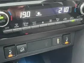 Toyota Yaris Cross 1.5 Hybrid AWD Executive | Panodak | HUD | Trekhaak | 360 camera thumbnail 20